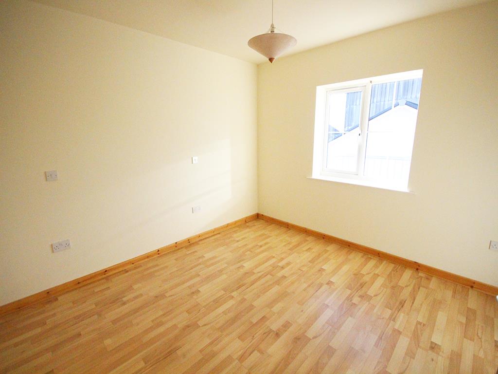 2 bedroom apartment For Sale in Colne - IMG_1341.jpg